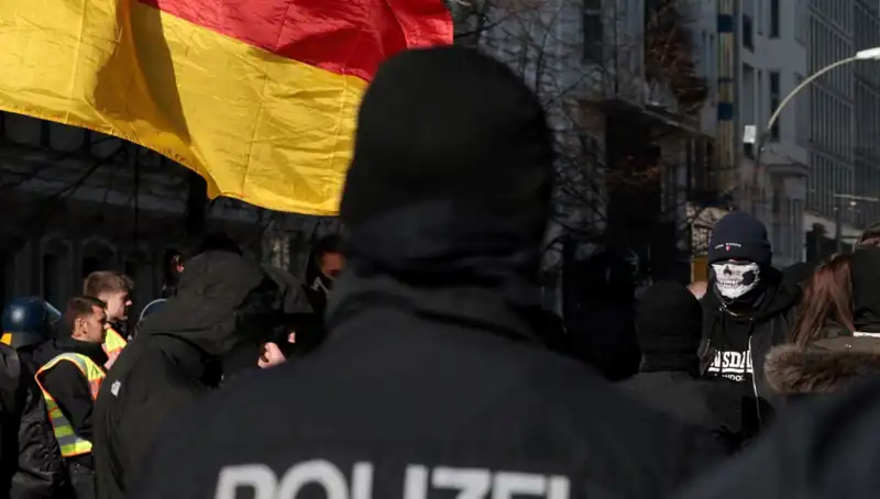 Berlin'de Türk Market Zincirine Yapılan Silahlı Saldırı Şok Etti
