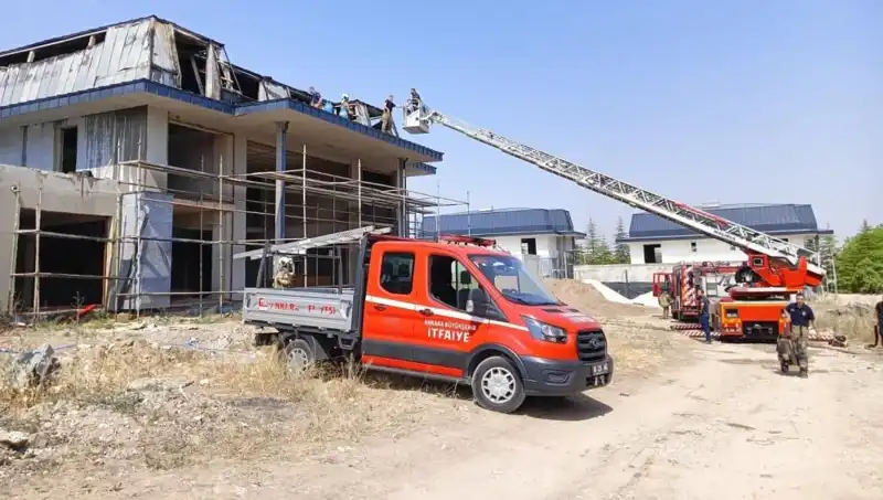 Gölbaşı Villaları Küller İçinde: Yangın Panik Yarattı!