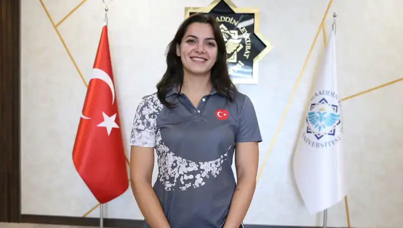 Altın Madalyanın Sahibi Esra, Şimdi Dünya Şampiyonluğu İçin Hazırlanıyor