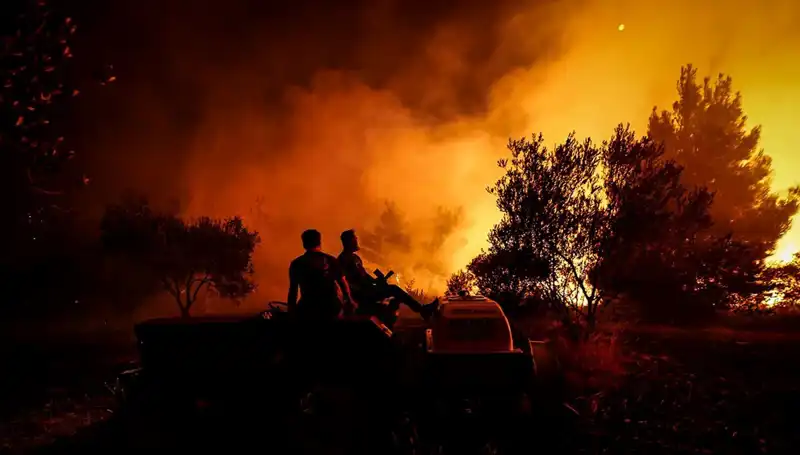 Çanakkale’deki Orman Yangını Büyüdü: 785 Kişi Güvenliğe Tahliye Edildi