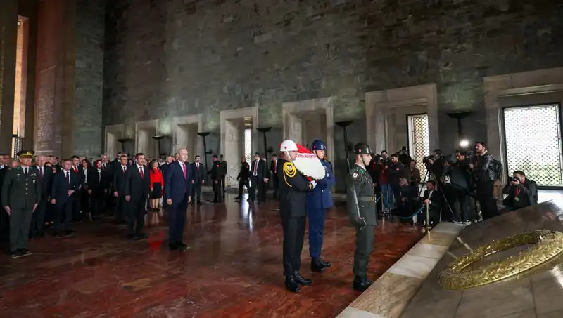 Devlet Yetkilileri Anıtkabir'de: Ulusal Birlik Mesajları Verildi