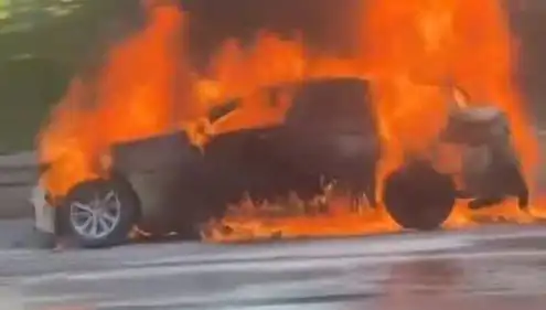 15 Temmuz Şehitler Köprüsü'nde Araç Yangını Korkuttu: Trafik Kaosu!