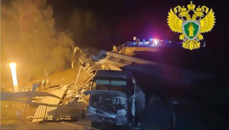 Rusya’da Trajik Olay: Köprü, Tren Üzerine Çöktü, Can Kaybı ve Yaralılar Var