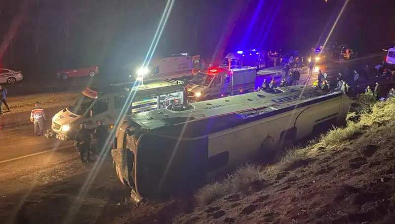 İşçi Servisinin Devrilmesi Sonrası Şok: 23 Yaralı!