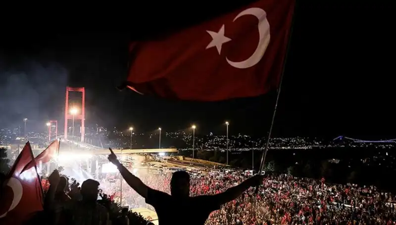 15 Temmuz’da Bir Destanın Sahnesi: "En Uzun Gece" Külliye’de İzleyiciyle Buluşuyor