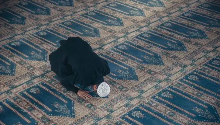 Cuma Namazı Saati Belirlendi: 12 Eylül'de Hangi Şehirler Ne Zaman Kılacak?