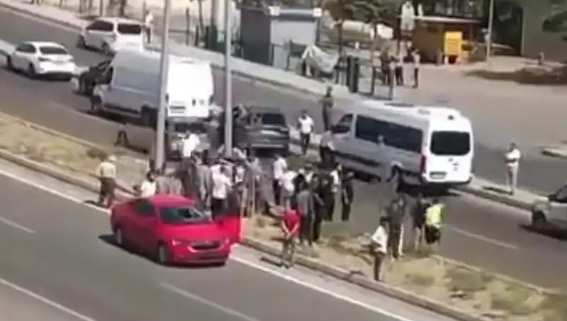 Yolun Karşısına Geçen Yaya, Otomobilin Hedefi Oldu