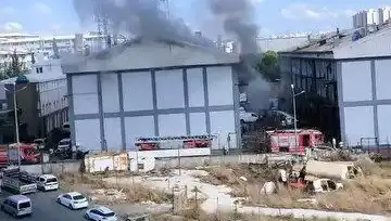 Başakşehir Sanayi Sitesinde Yangın: Ekipler Olay Yerinde Müdahalede Bulundu