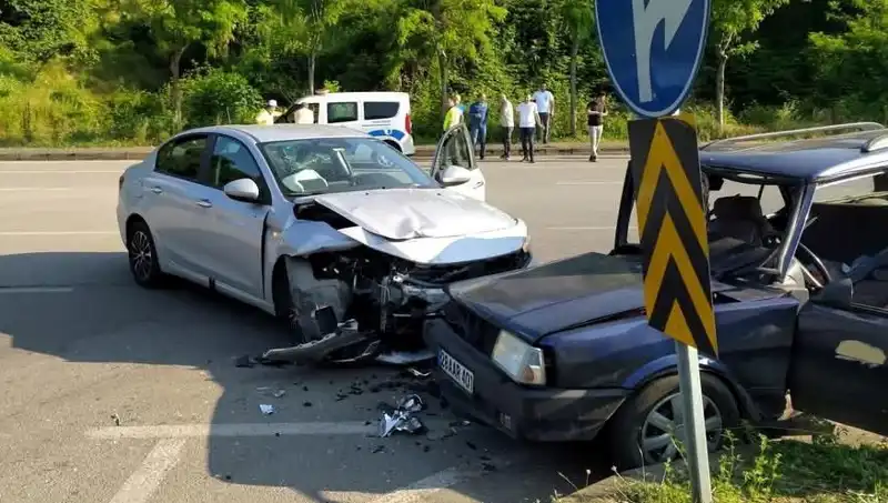 Görele'de Feci Kaza: Sürücü Araç Camından Fırladı, Sağlık Durumu Belirsiz
