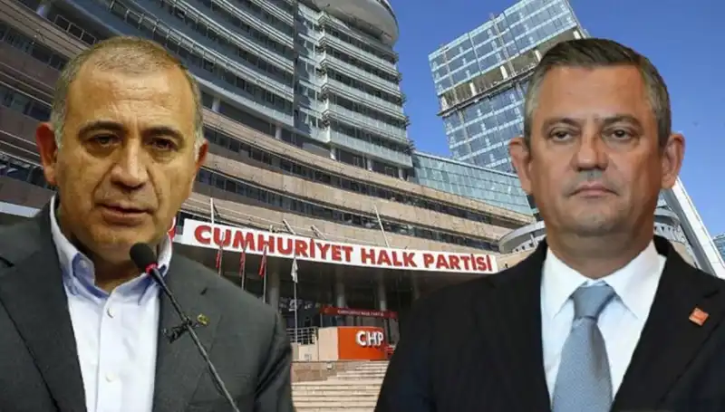 CHP'nin Kuruluş Töreninde Merakla Beklenen An: Tekin, Özgür Özel'i Karşılayacak