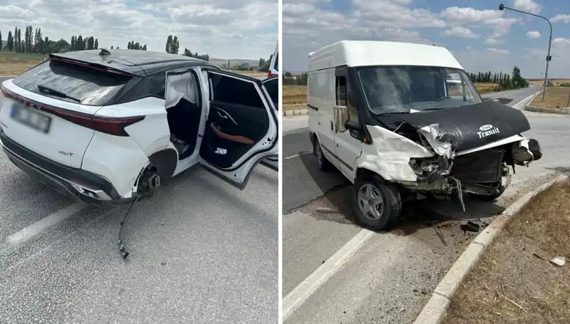 Çorum’da Korkunç Kaza: İki Araç Kafa Kafaya Çarpıştı, Yaralılar Var