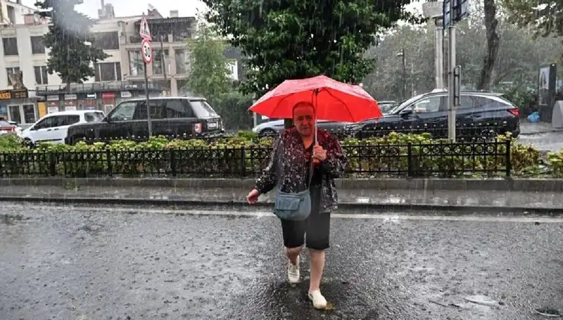 Sarı Kodlu Yağış Uyarısı Yapıldı: Sivil Hayatı Etkileyebilir!