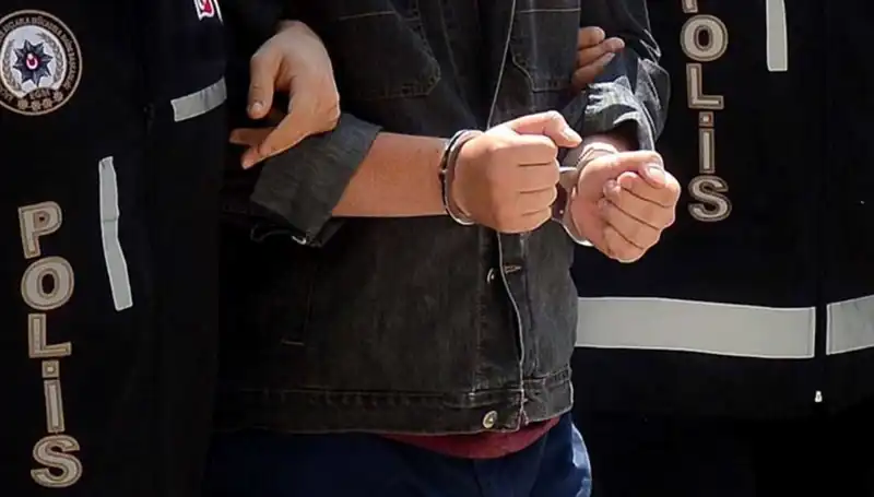 Kayseri'de Yasa Dışı Silah Ticareti Operasyonu: 2 Zanlı Ele Geçirildi