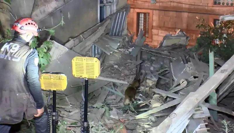 İstanbul'da Deprem Sonrası Çöken Bina: Olayın Ardındaki Gerçekler Ne?