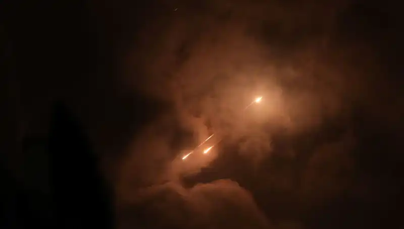 İran’ın Gece Saldırıları: Füzeler Neden Gece Ateşleniyor?