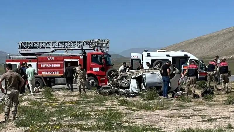 Van'da Faciaya Neden Olan Trafik Kazasında 4 Can Kaybı, 2 Yaralı