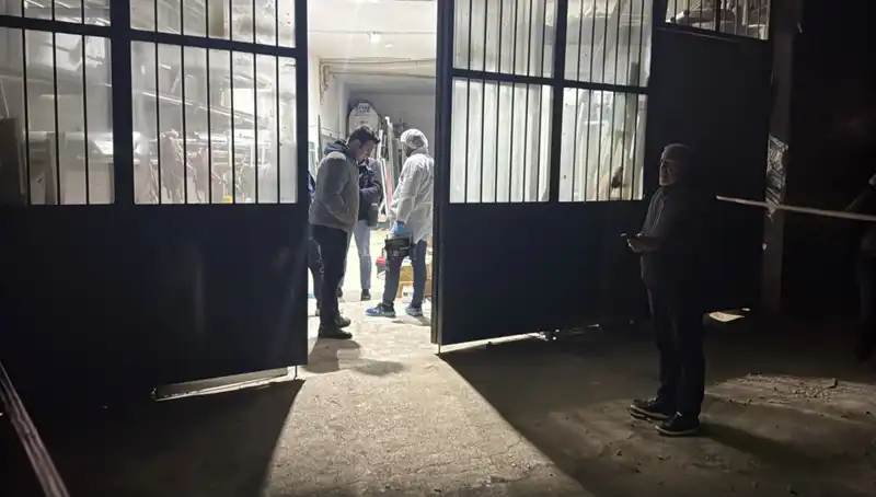 İş Yerine Kan Donduran Cinayet: Kurbanı Battaniye ile Örtmüşler