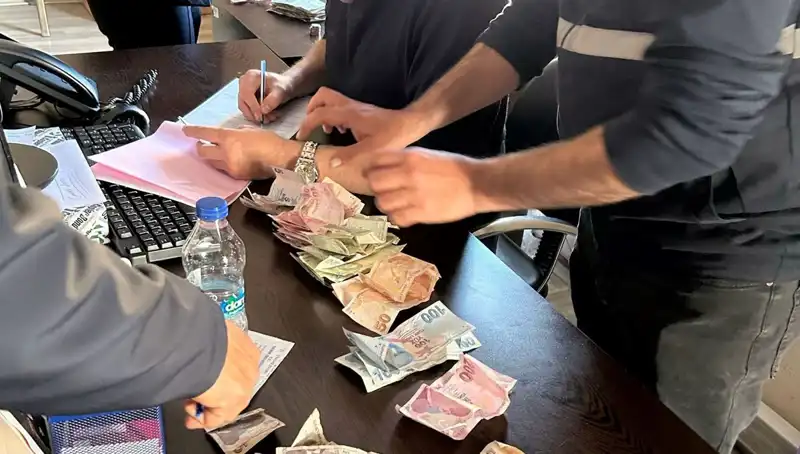 Antalya'da Dilenci Operasyonu: Üzerlerinden Tam 19 Bin Lira Çıktı!