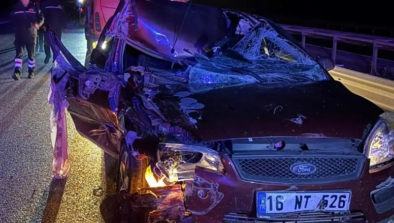 Afyonkarahisar'da Feci Kaza: Otomobil ile TIR Çarpıştı, 4 Yaralı