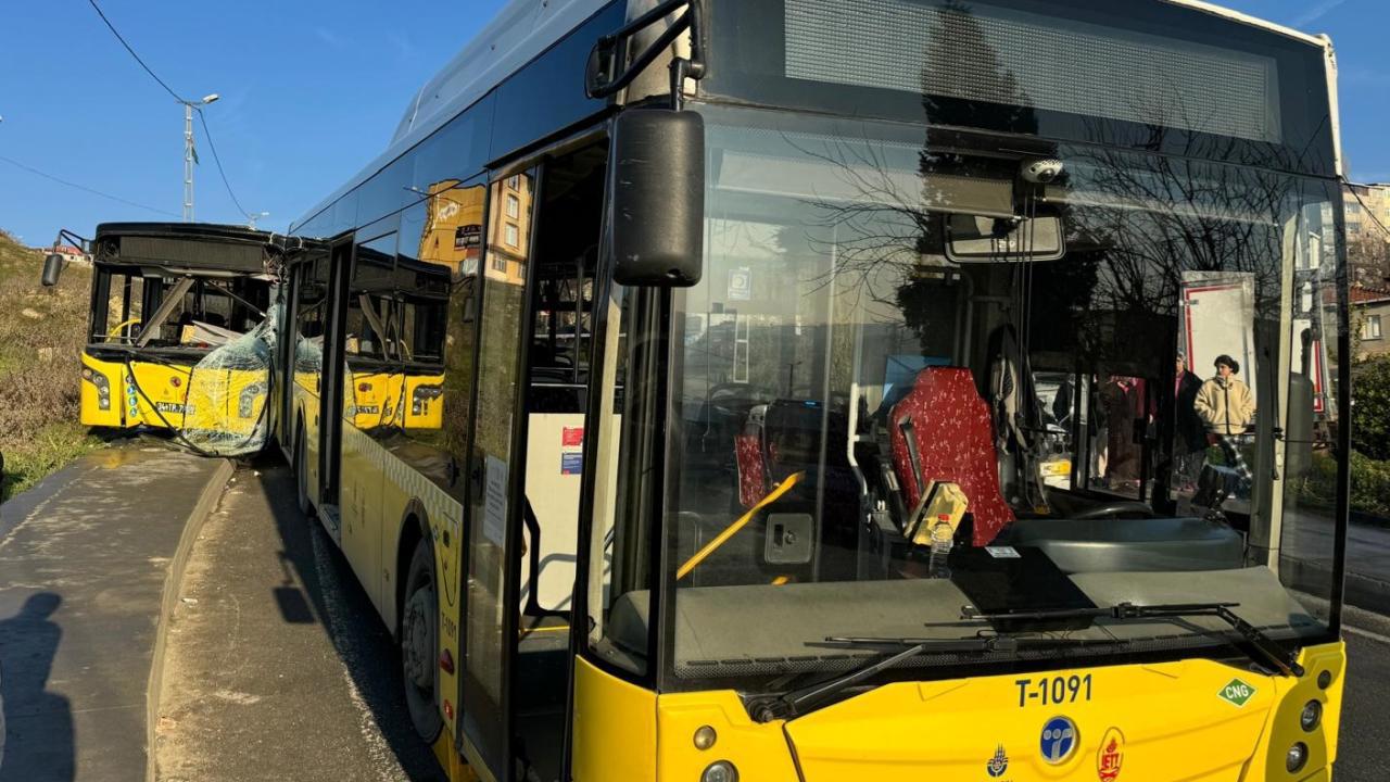 İstanbul'da İETT otobüsleri karıştığı kaza iki noktada meydana geldi.