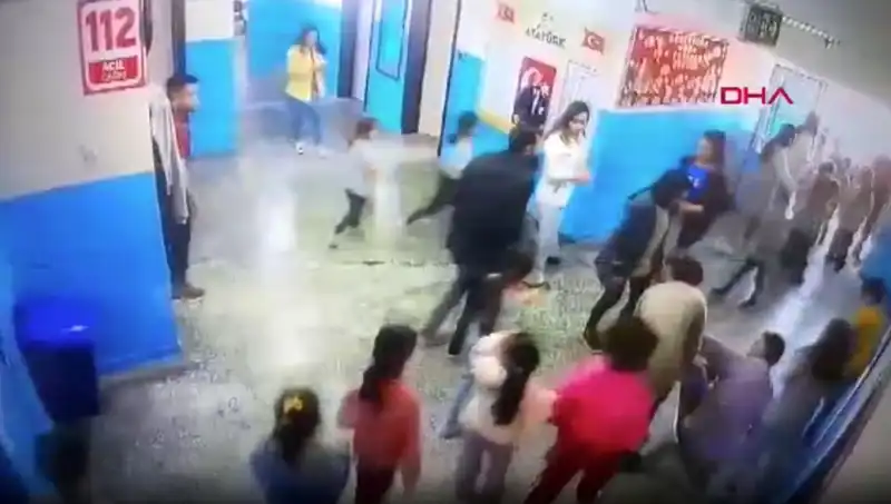 Okulda Bayılan Öğrenciyi Müdür Yardımcısı Kurtardı: O Anlar Yaşandı!