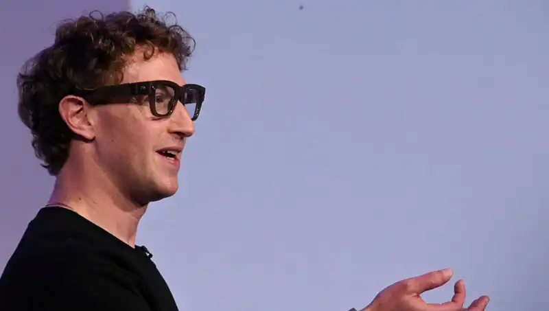 Yapay Zeka Destekli Yeni Gözlükler: Zuckerberg'den Çığır Açıcı Tanıtım