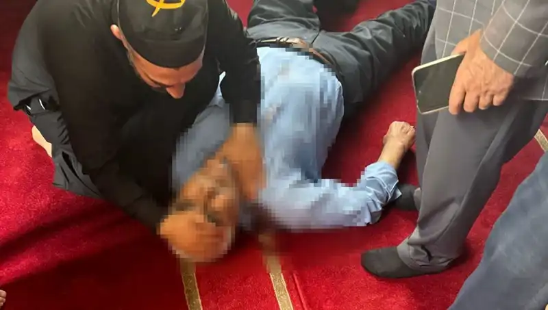 Camide Namaz Kılarken Bıçaklanan Kişi Hayatını Kaybetti: Detaylar Şaşırtıyor