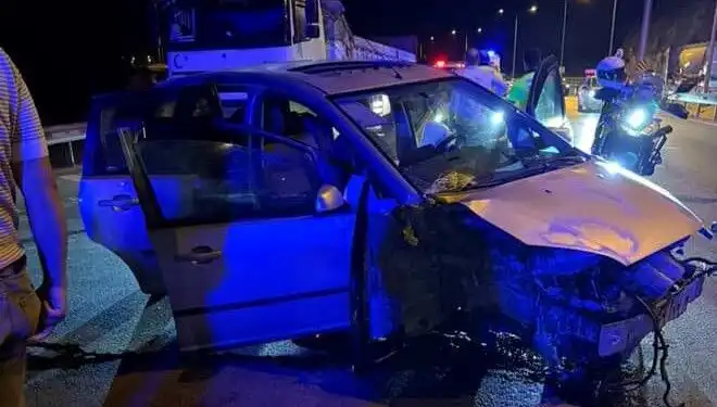 Otomobil Bariyere Çarptı: Trajik Kaza Sonrası 1 Ölüm, 3 Yaralı!