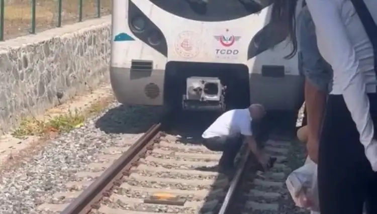 Raylardaki Kediyi Fark Ederek Marmaray'ı Durduran Makinist: Kahramanlık Hikayesi