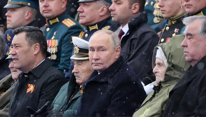 Rus Ordusu Genişliyor: Putin'den Tarihi Askeri Sefer Çağrısı!