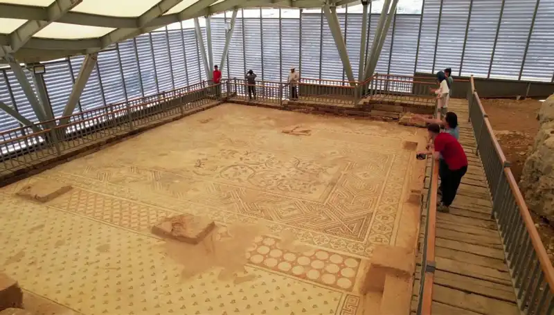 Restore Edilen 'Cennet Bahçesi' Mozaiği Sanatseverlerin Ziyaretine Sunuldu