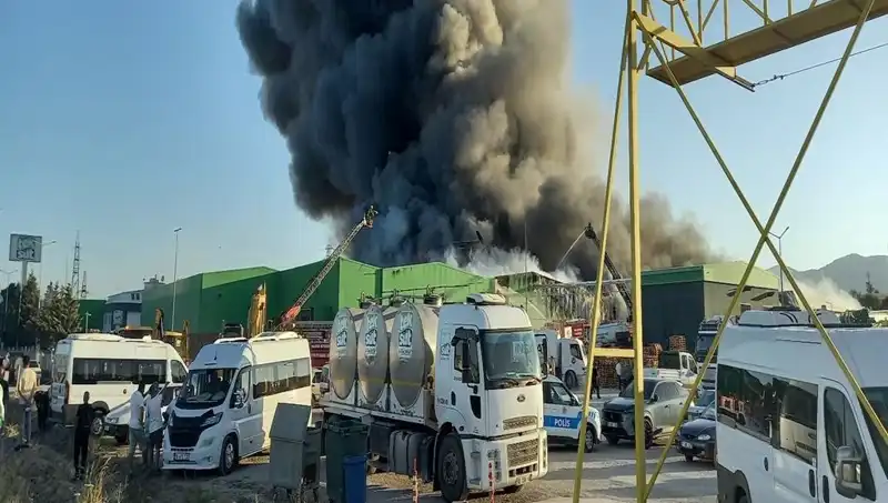 Gönen'de Fabrika Yangını: İşçiler Sağ Kurtulacak mı?
