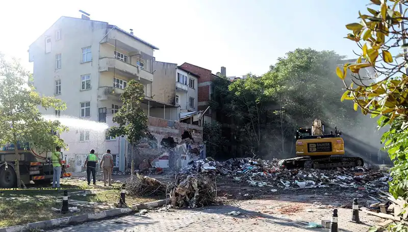 Sındırgı'da Deprem Artçıları Sıra Dışı Şiddetle Devam Ediyor