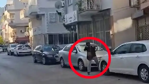 İzmir'de Göz Dolduran Saldırganla Çatışma Anları: Son Gelişmeler Burada!