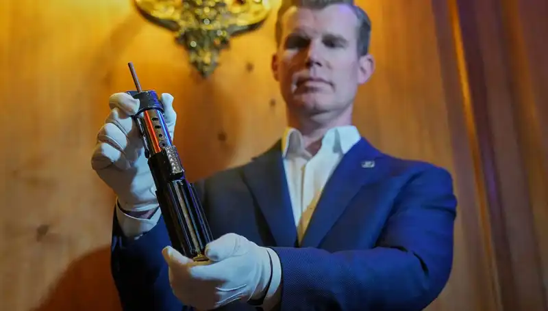 Darth Vader’ın Efsanevi Işın Kılıcı 3.65 Milyon Dolara Yeni Sahibini Buldu!