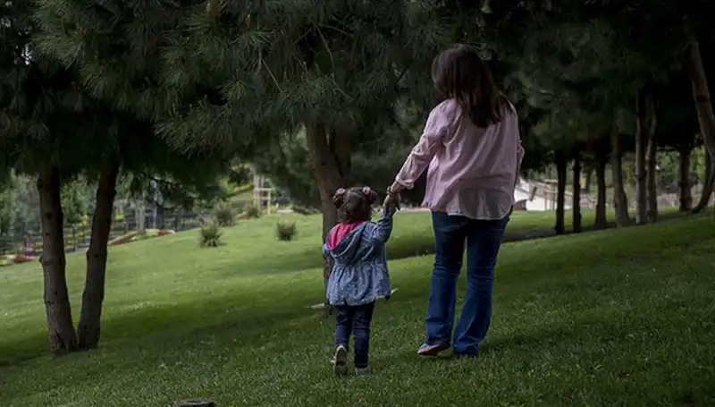 Yargıtay’ın Koruyucu Aile Kararı: Annenin Çocuğu ile Görüşme Hakkı Yeniden Belirlendi