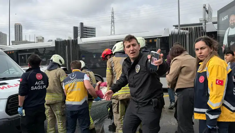 Metrobüs Kazası: Seferler Durduruldu, Hayatını Kaybedenler ve Yaralılar Var!