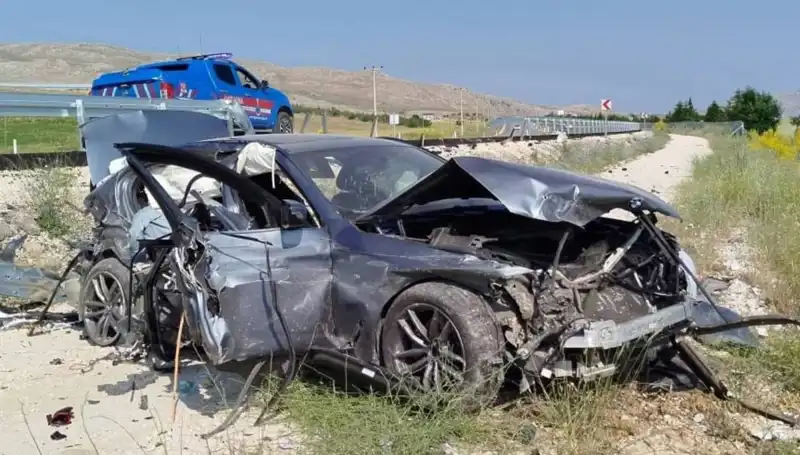 Sivas'ta İki Ayrı Trafik Kazası: 9 Yaralı, Neler Oldu?