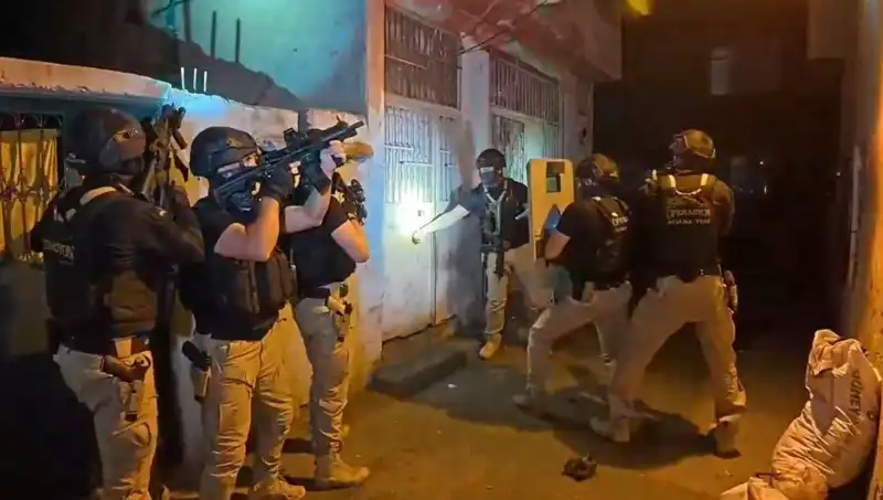 İstanbul'da DAEŞ Kaçakçılığına Yönelik Büyük Operasyon: 18 Gözaltı!