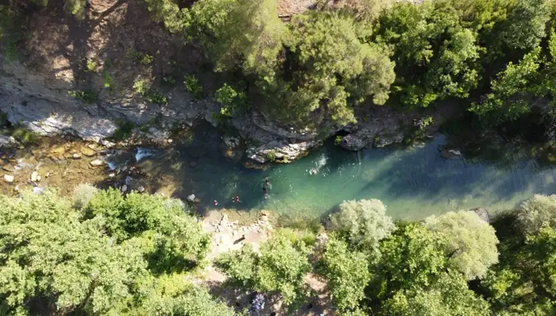 Adana'da Aşırı Nem, Yaylacılara Doğal Su Keyfi Yaşattı