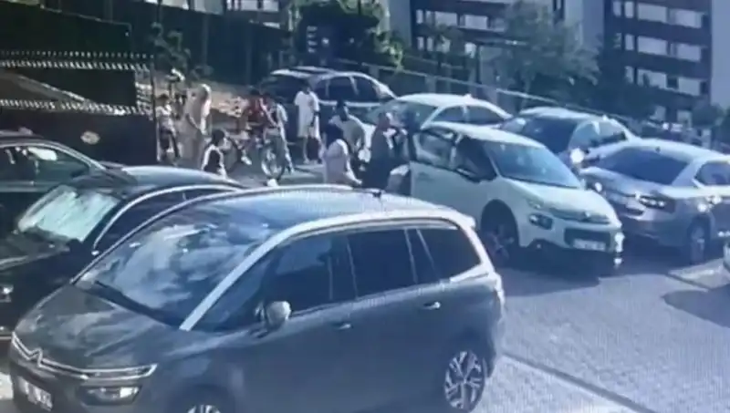 Eşi ve Yakınlarını Arabayla Ezdi: Şoke Eden Olayın Ardındaki Gerçekler