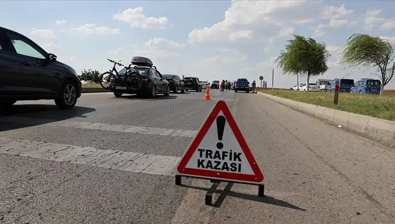 Adana'da Kamyon ve Otomobil Çarpıştı: Feci Kaza Sonrası Bir Ölü, Bir Yaralı