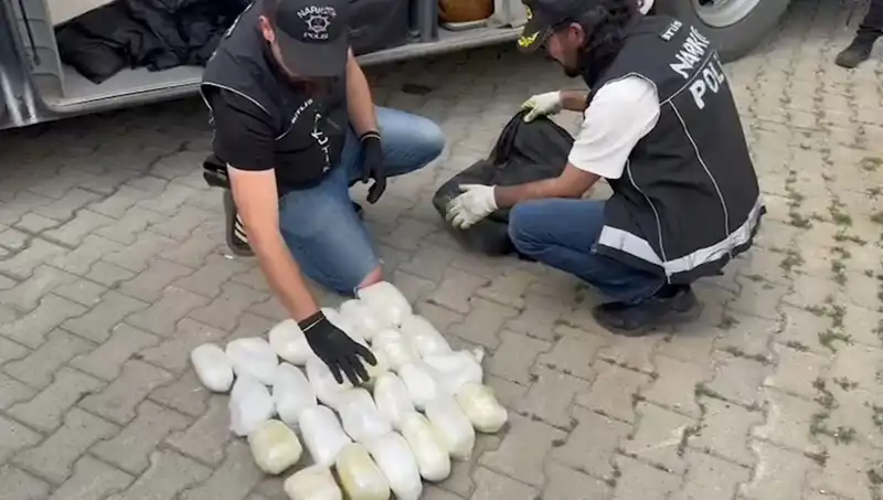 Yolcunun Valizinden Çıkan 13 Kilo Metamfetamin Şaşkınlık Yarattı