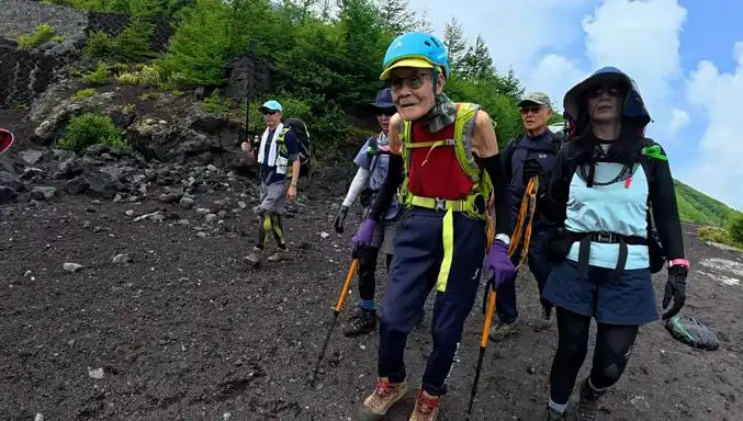102 Yaşındaki Japon Dağcı Fuji Dağı’nda Rekor Kırarak Tarihe Geçti